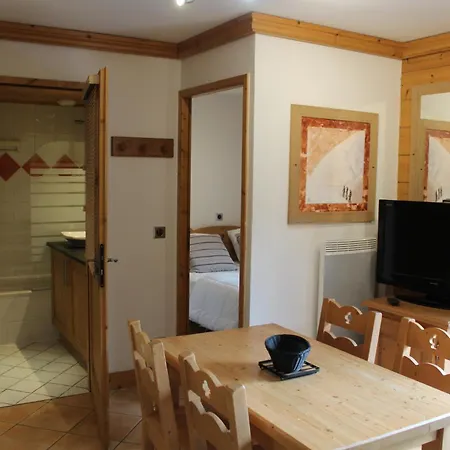 Reine Des Pres Apartment